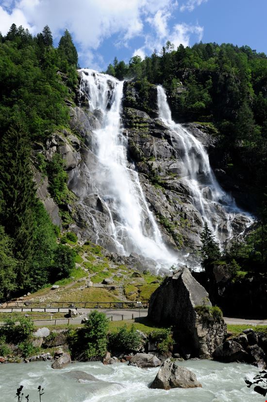 Cascata di Nardis Il salto della cascata Shutterstock.com 